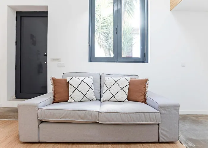 Διαμέρισμα Cozy House W/ Ac Near Metro By Lovelystay